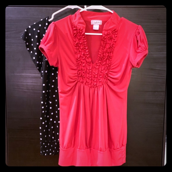 Bundle of 2 shortsleeved stretchy tops - Picture 1 of 8